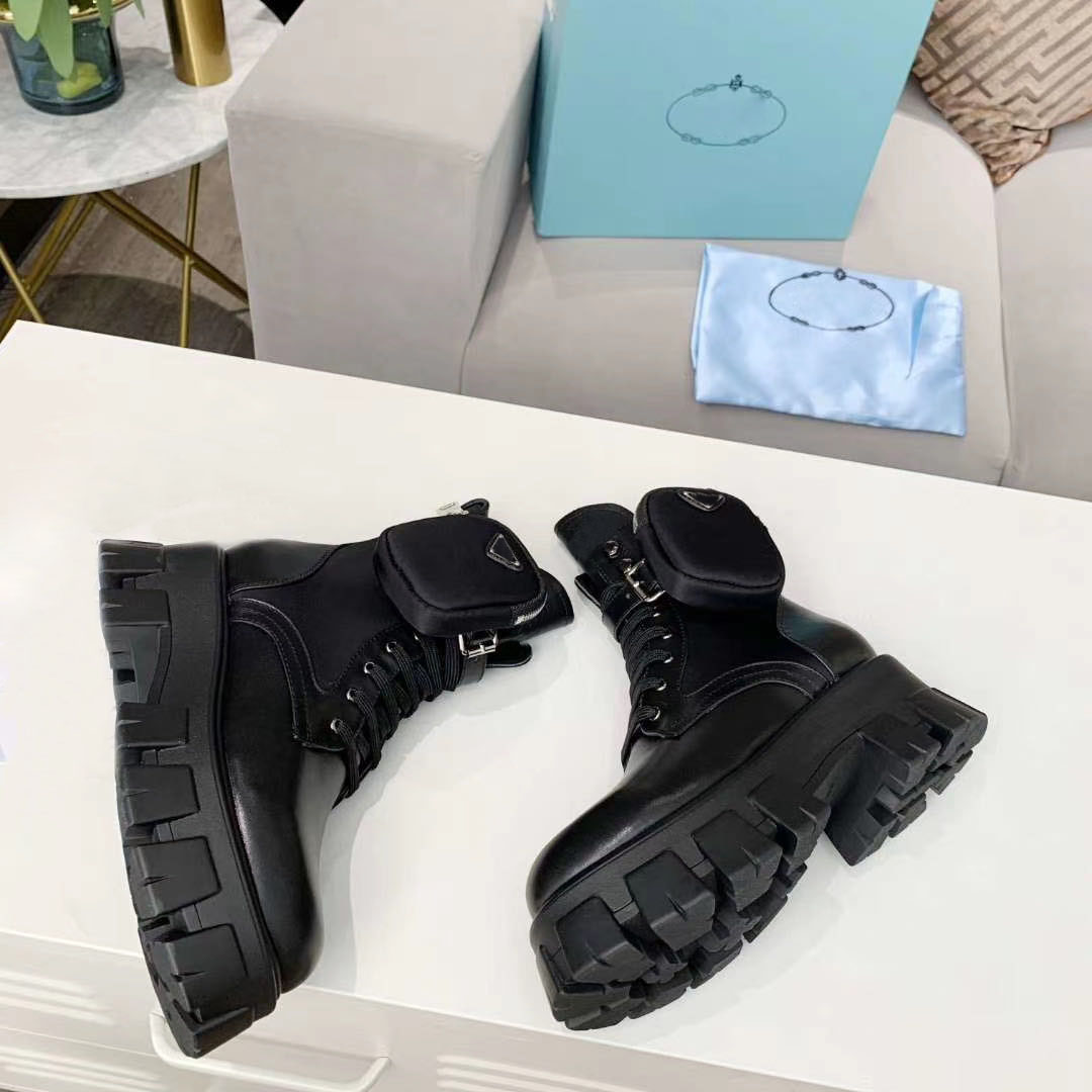 

2021 cowhide women Shoes Classic Bee High heels Leather High heeled boots Fashion Diamonds Lady short boots, Black patent leather