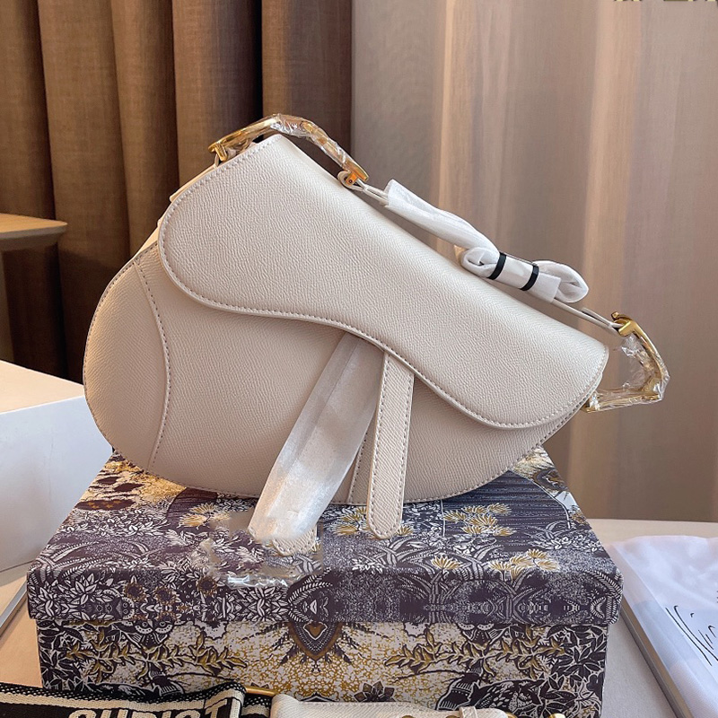 

Designer Women Saddle Luxurys Designers Bags Paris D Fashion Handbags Canvas Embroidery Belt Genuine Leather Summer Handbag Crossbody Shoulder Bag High Quality, Red