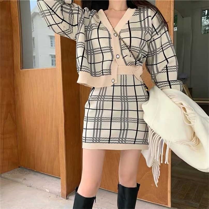 

Korean ins spring V-neck plaid short knit sweater with hip skirt two-piece female 211106, Apricot