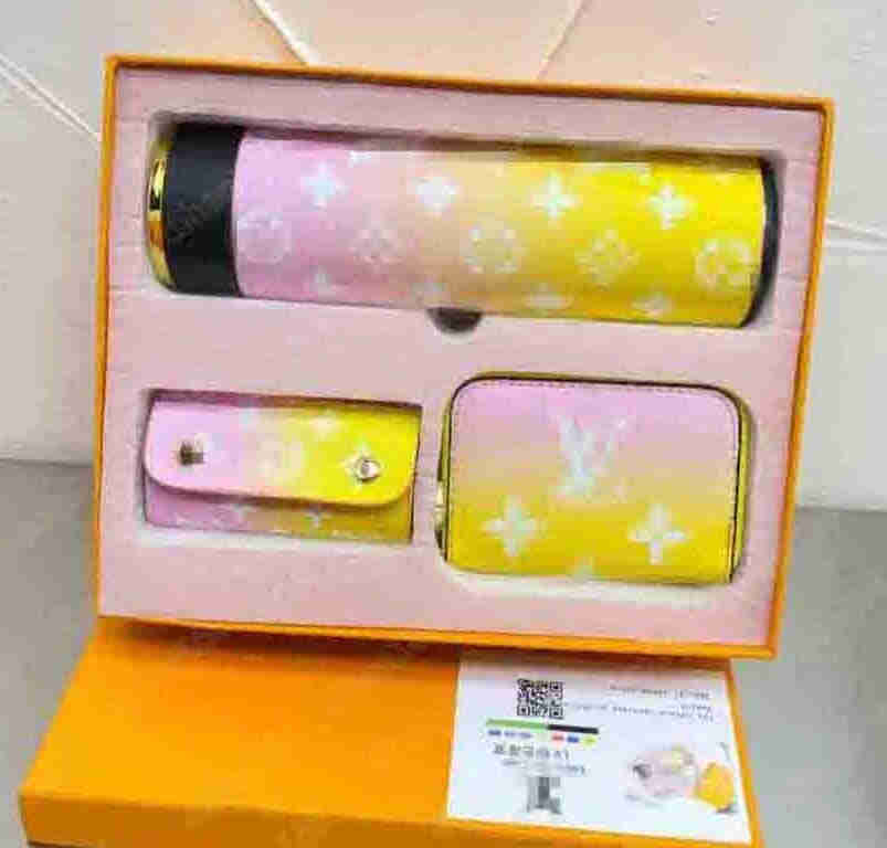 

LOUIINGS VUTTON New Designer Bags Men Women Luxurys PVC Credit Leather Mini Pouch Coin Purse Key Wallet Thermos cup Three-Piece Set With Box, Coffee grid