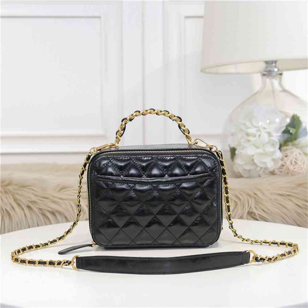

70% off Online Store Lingge handbag with head coat of oil wax cow leather chain straddling one shoulder and fashionable make-up Clearance Sale