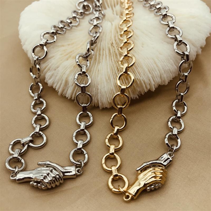 

Chokers 2021 Autumn Neutral Magnet Clasp Handshake Necklace Metal Chain Clavicle