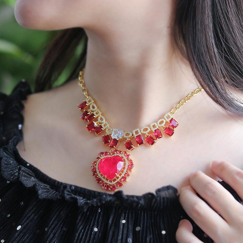 

Pendant Necklaces High Quality Temperament Necklace Peach Heart Dinner Party Shaped Diamond Zircon Women Factory Wholesale