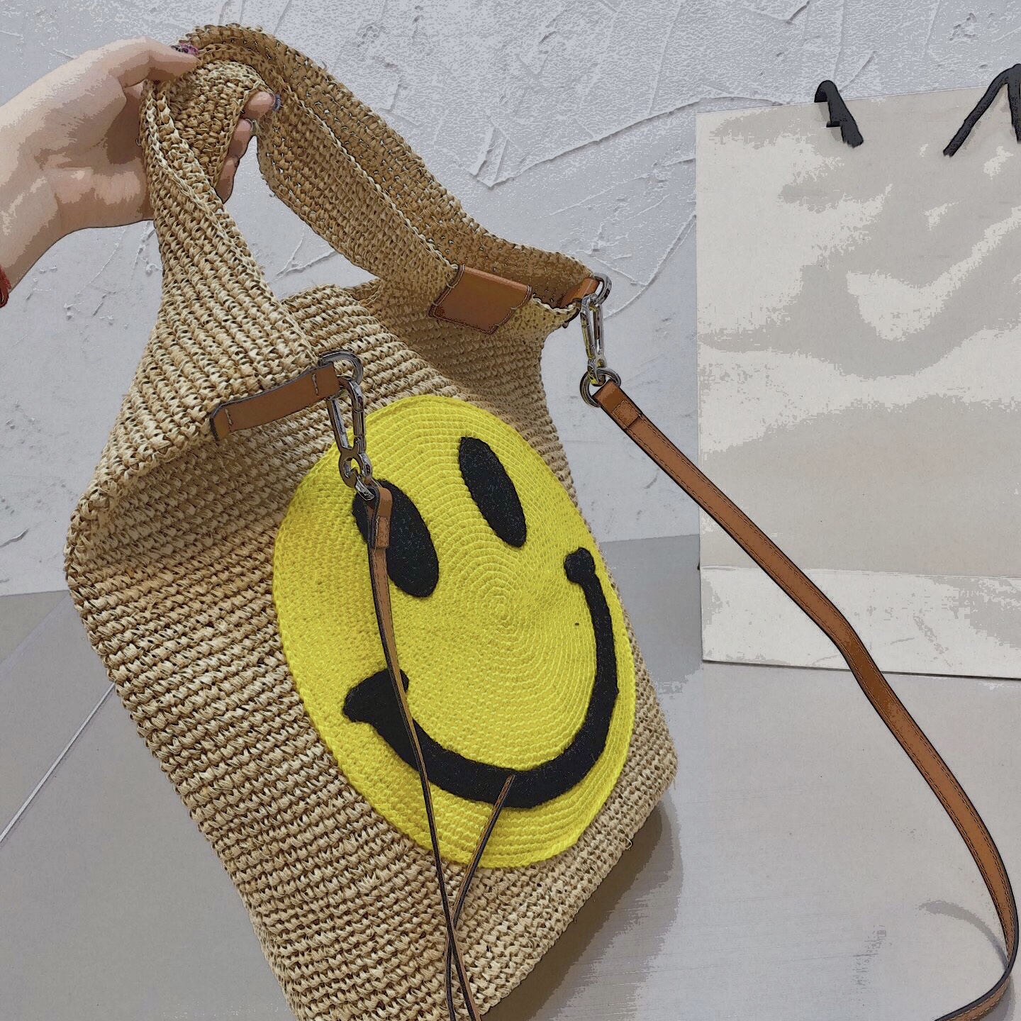 

High Fashion Designer Designs Summer Straw Basket Bag Handwoven Smiley Face Shopping Package Vacation Shoulder Bags Party Personality Tote H