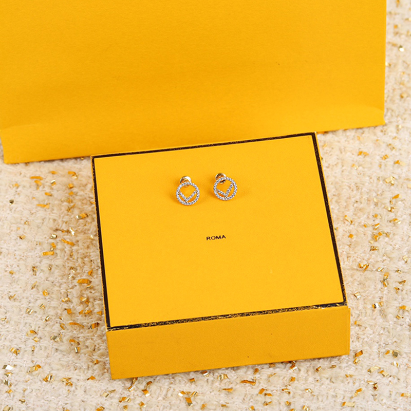 

Designer Pearl Stud Earrings For Women Earring Luxurys Designers Fashion Jewelry Hoop F Letter Earrings For Wedding With Box D2110292Z