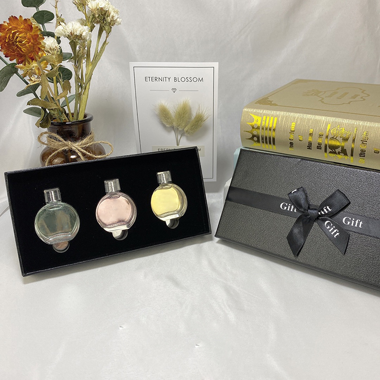 

Women Perfume Set The Classical 3 Pieces Suit Same kind of Hand-to-hand Gift High Quality Fast Delivery