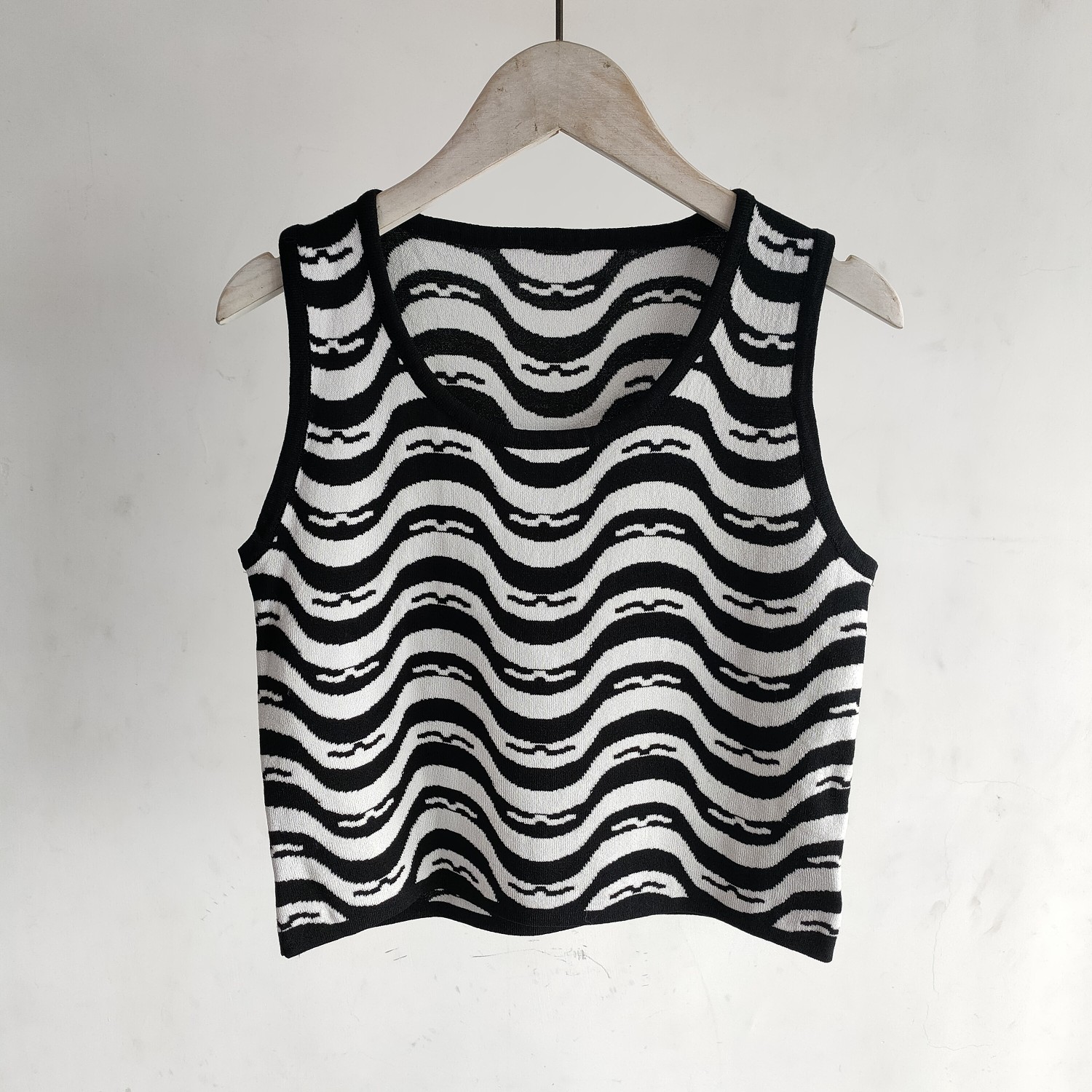 

516 2021 Spring Summer Brand Same Style Regular Sleeveless Black Crew Neck Kint Sweater Pullover Women Clothes Sc, White;black