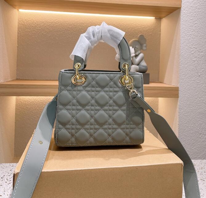 

20cm 5color Big-name Designer Ladies One-shoulder Messenger Bag Retro All-match Clamshell PU Leather Letters Female Party Handbag, Grey