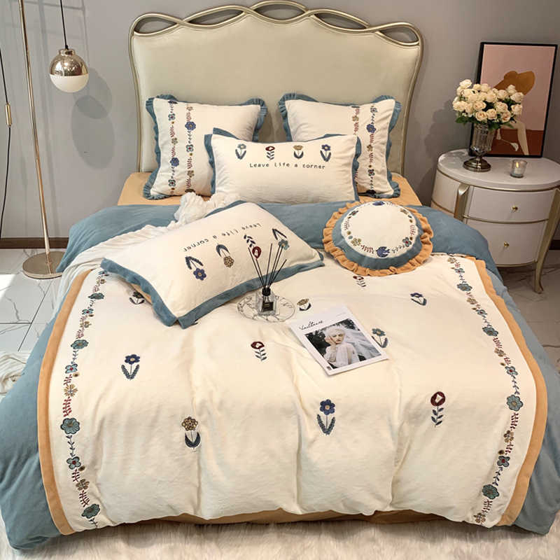 

Lovely girl's heart milk velvet four piece set winter thickened warm double-sided plush coral velvet quilt cover, White