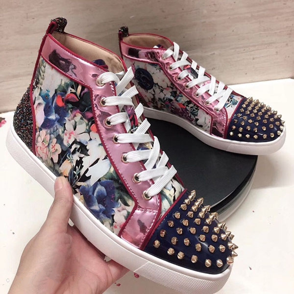 

2021 Designer fashion Red Bottoms shoes Studded Spikes Flat sneakers For Men Women glitter Party Lovers Genuine Leather casual rivet Sneaker mjh001