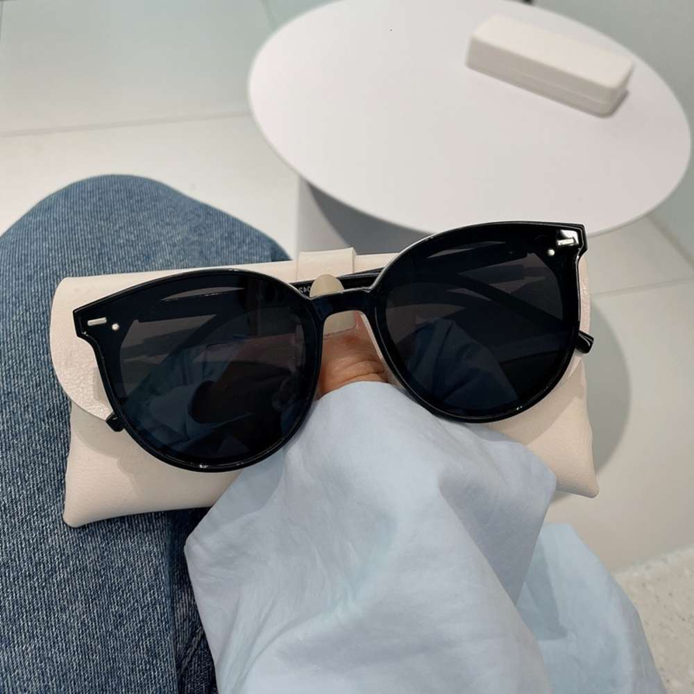 

polarizing fashion sunglasses for men and women, White;black