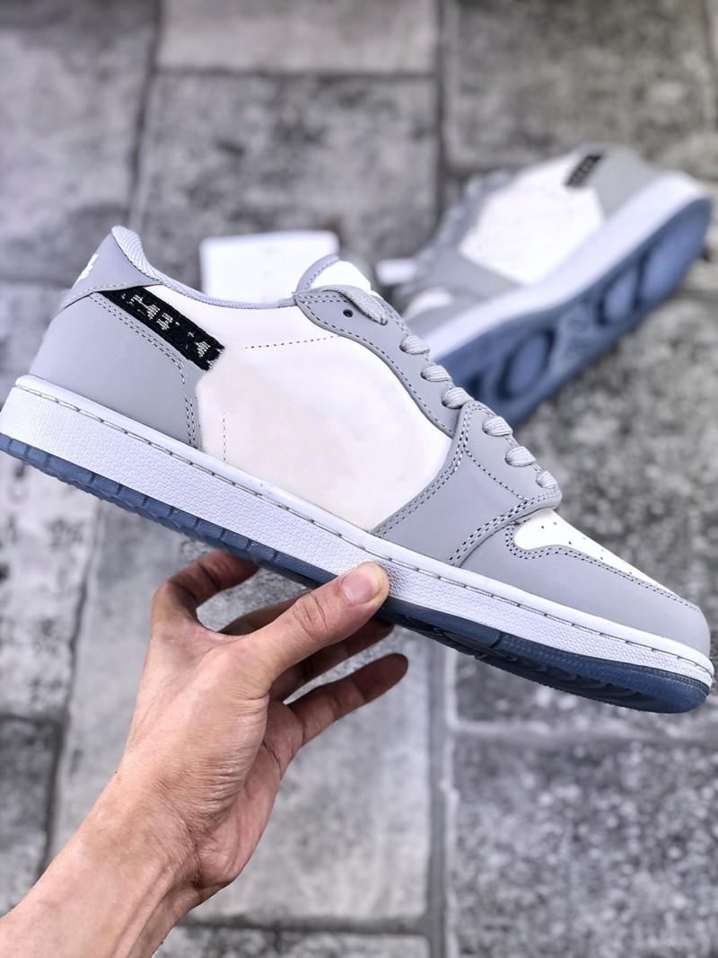 

Man Low top 1s Basketball shoes Mens &Womens Casual Jogging Shoe 36-46 Travis Scotts Dark Mocha Make faces and hook Walking Trainers, White;red