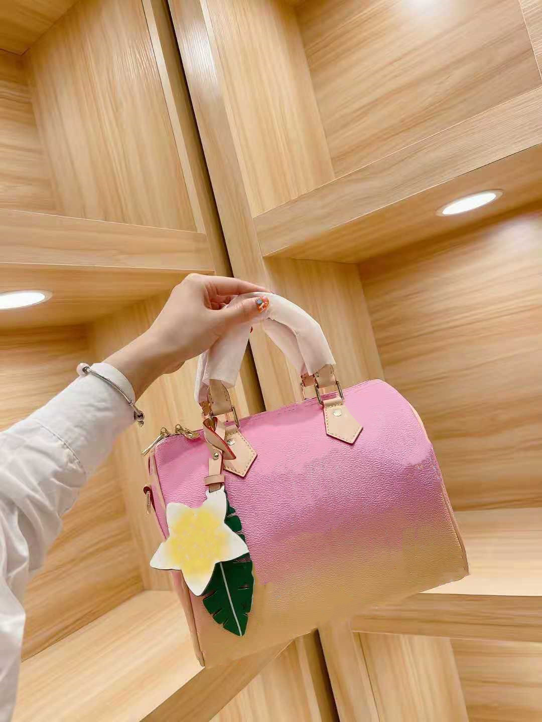 

2021 Women Messenger Travel bag Classic Style Fashion bags Shoulder Bagss Lady Totes handbags 30 cm With key lock 112xcd -702v