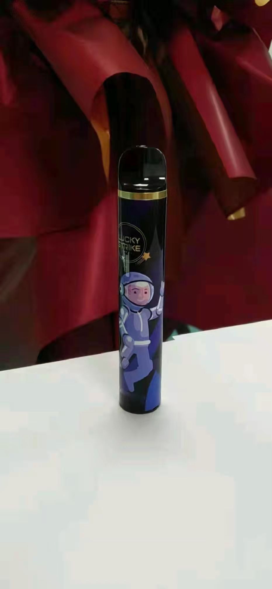 

Authentic LUCKY STRIKE JOCIGY Disposable E cigarettes 1600 Puffs Vape Pen 850mAh Battery Vaporizer 6.5ml Pre Filled Cartridge Device puff ba