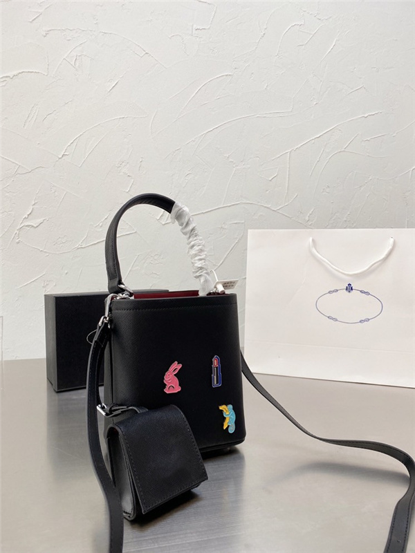 

Women Handbag Purse Evening Bag shoulder cross body messenger leather date code serial number 19-18cm, The box is not sold separately