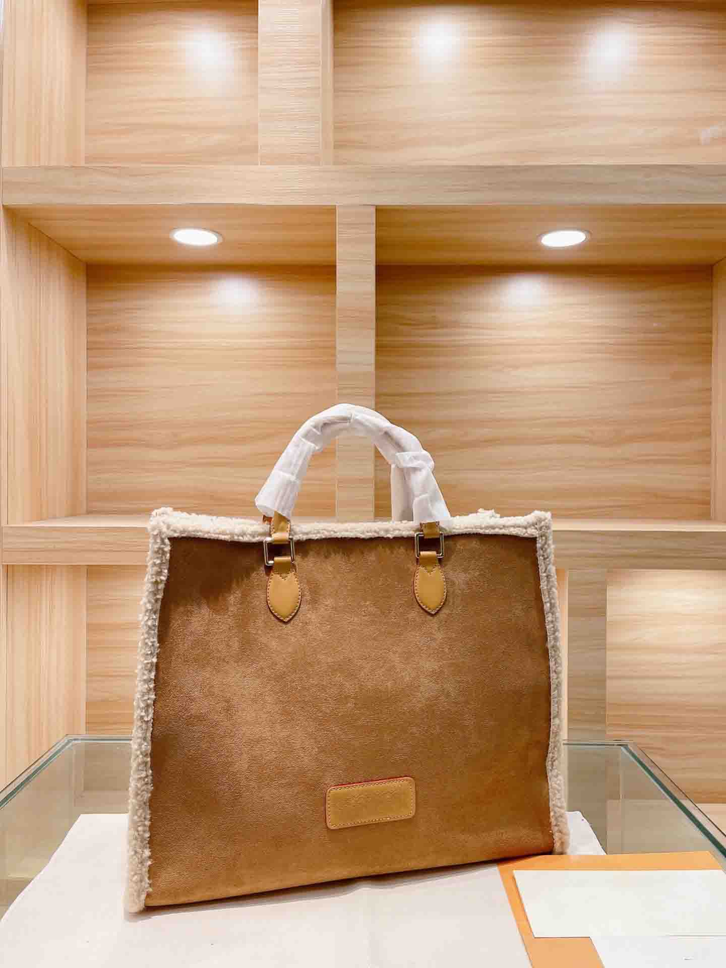 

2021 New Designer Handbags Soft lamb wool totes Fashion Shoulder Messenger Bags Woman Ladies Package Large Shopping Bag High Quality, Black