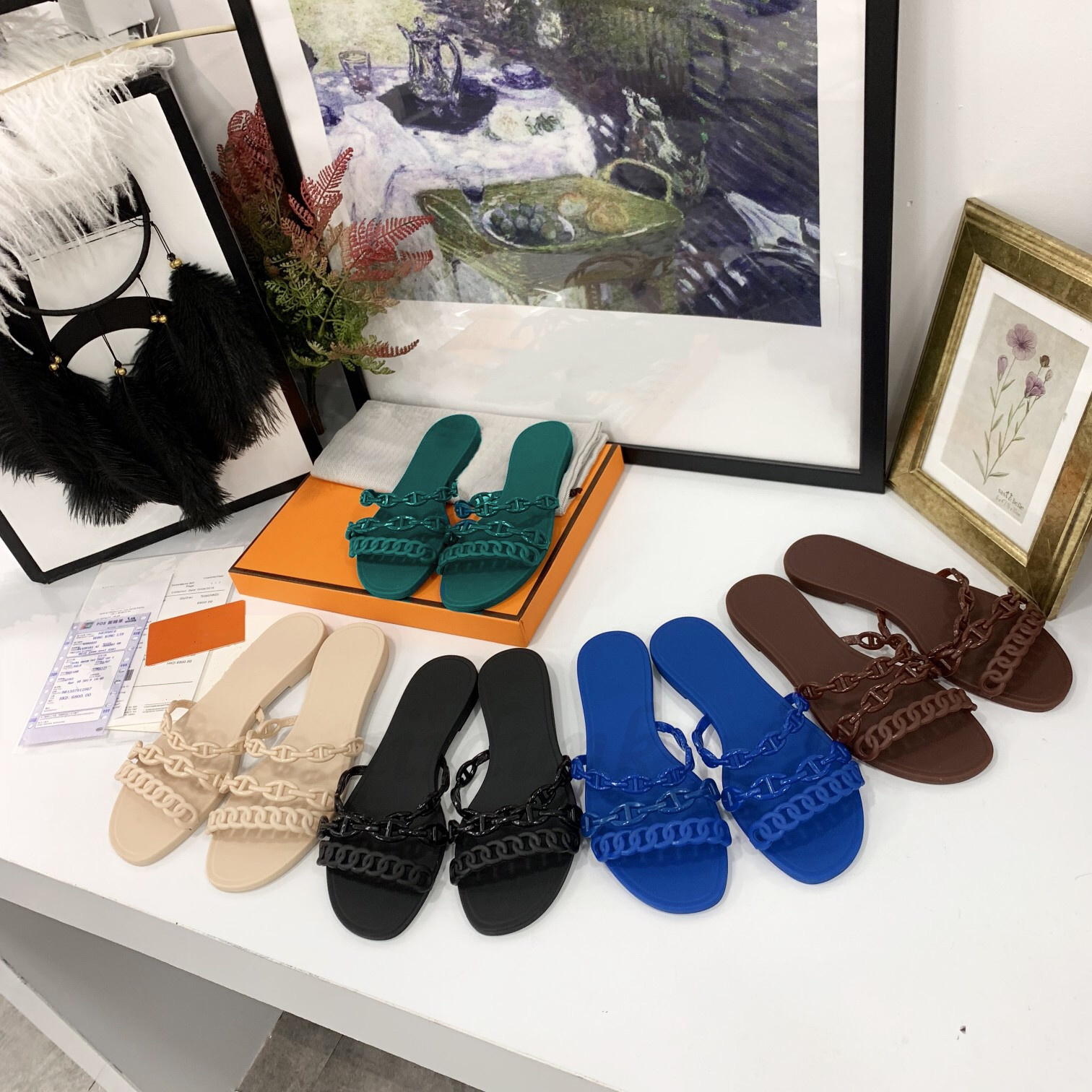 

Fashion Woman Designer chain Slippers Women Sandals rubber jelly Sandal Slides Flat Flip Flops Slipper Party Wedding Shoes With Box Size 35-40, I need look other product