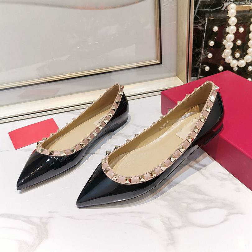 

Pointed Toe Studded Black Patent Leather Flats Rivets Rockstud Slip on Women Shoes Soft Flat Maternal Walking Loafers Lady Stud Casual Sanda