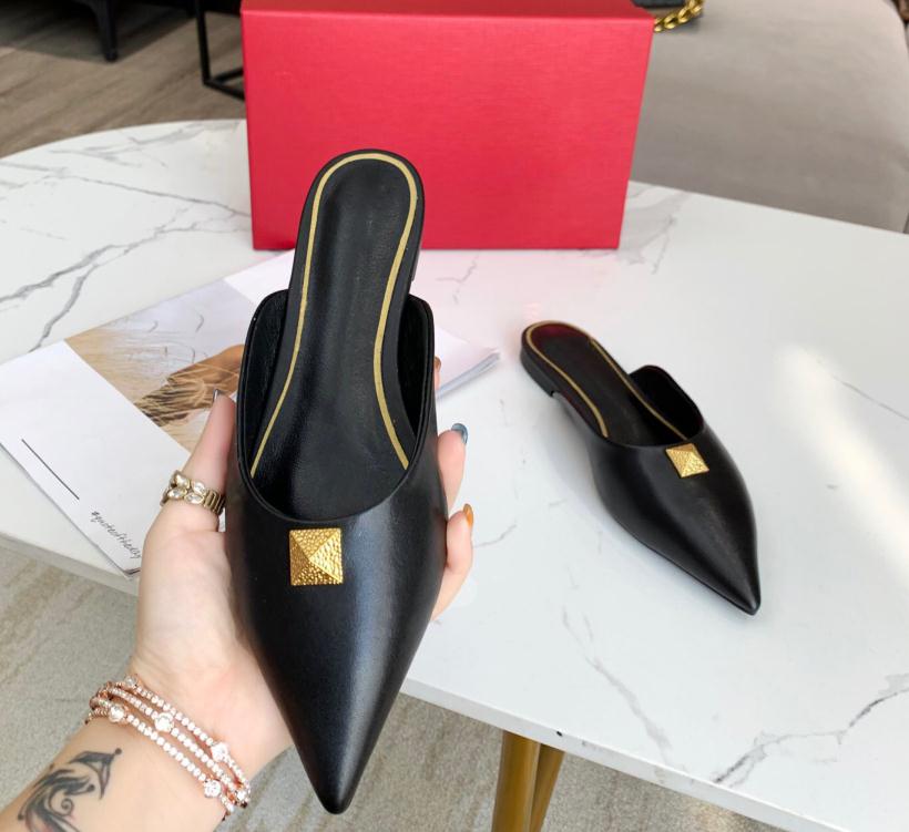 

V Womens Slippers Scuffs Summer Sandals outdoor Walking and shopping Slide Slipper Girls Loafers Beautiful Rivet Sandal WOMEN SHOES large szie 35-42, Black