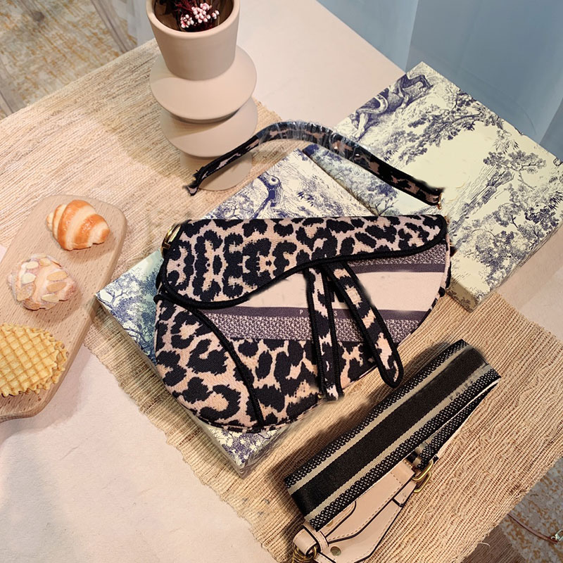 

CD buckle messenger bag 21ss leopard print one shoulder saddle bags brand designer luxury handbag casual party clutch woman Totes purse