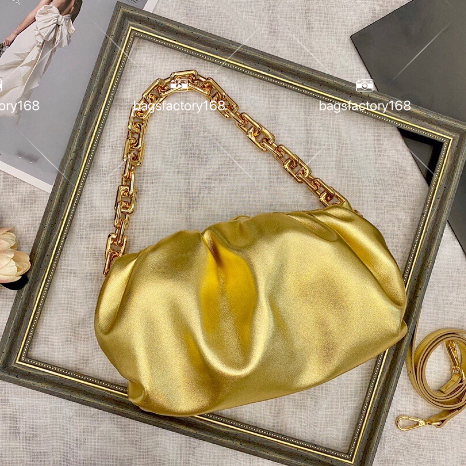 

Top Quality Women Luxury Design Cloud Bag Metal Chain Detachable Import Leather Clutch Bags Advanced Temperament Elegant Party Dinner Packag