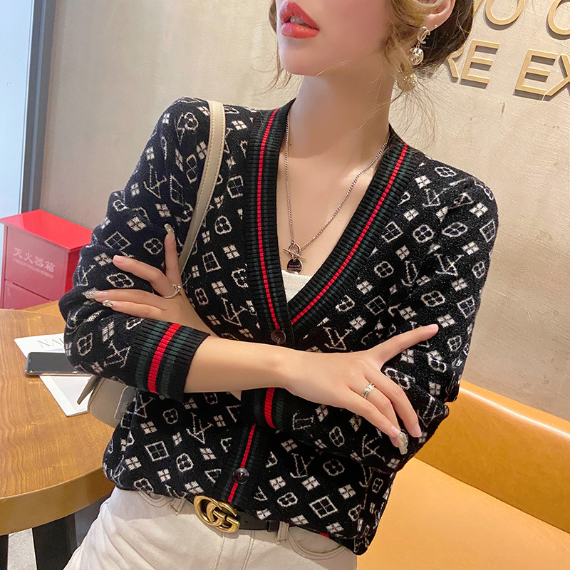 

Winter Fall Women Brand Designer Letter Pattern Cardigan Sweater Coat Wool Blended Woman Knitwear Ladies Knitted Top V-Neck Long Sleeve Causal Small Sweet Wind Coats, Black