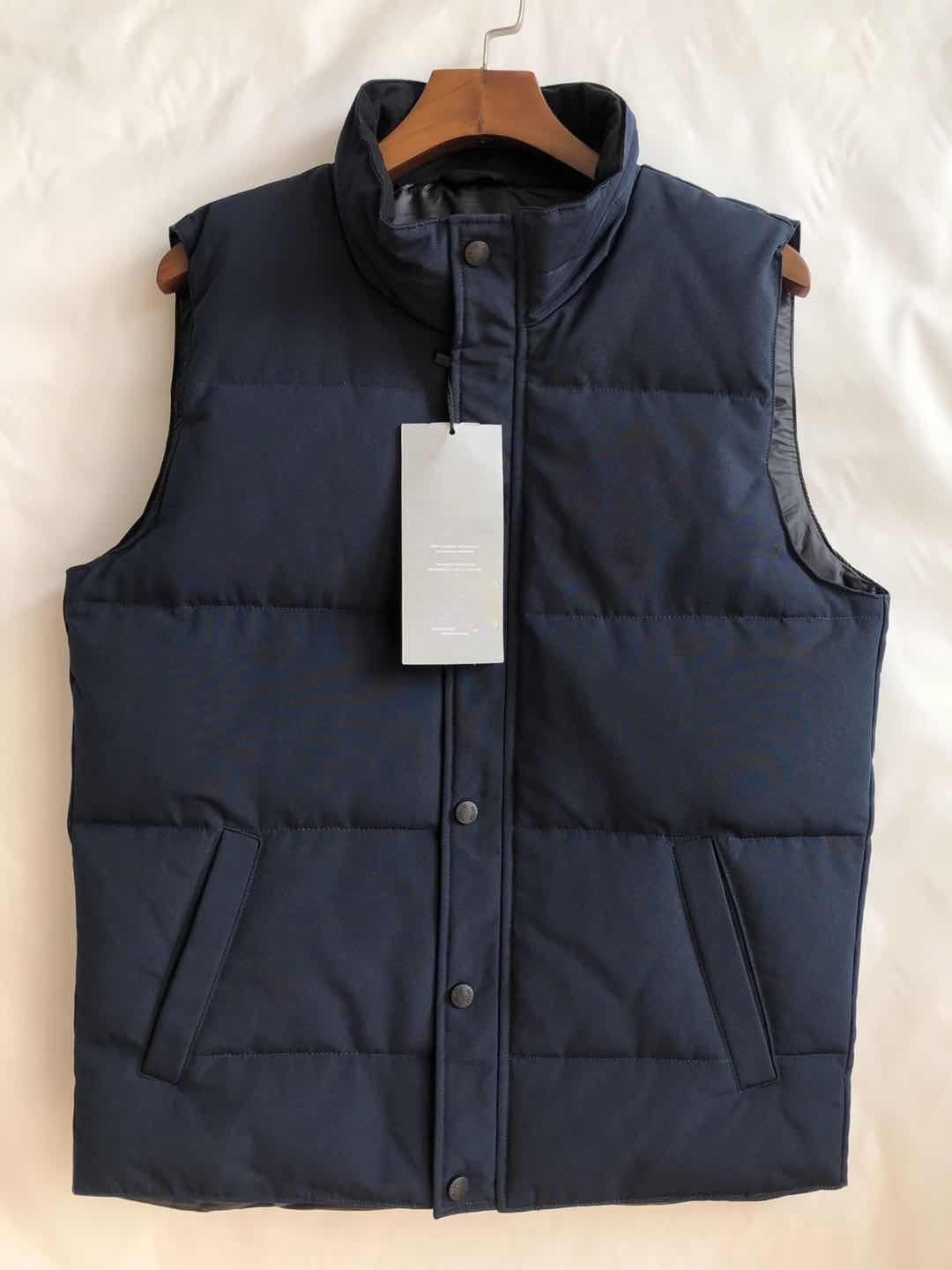 

Brand New CANADA USA style Mens Garson bodywarmer freestyle real feather down Winter Fashion vest bodywarmer Advanced Waterproof Fabric, Black;white