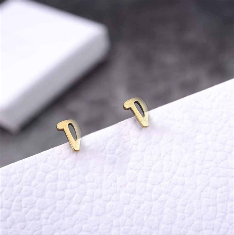 

Retro Letter Charm Earrings Ladies Simple Designer Earring Studs With Stamps Women Eardrop Birthday Gift Wholesale, Golden