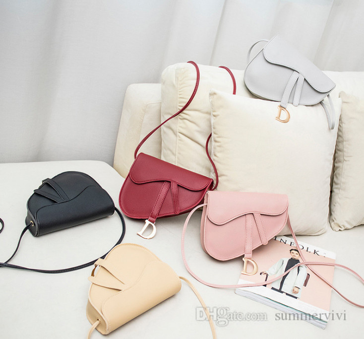 

Luxury kids metal D letter pendant handbag girls PU leather messenger princess bag purse designer women mini lipstick key one-shoulder bags Q0251, Black