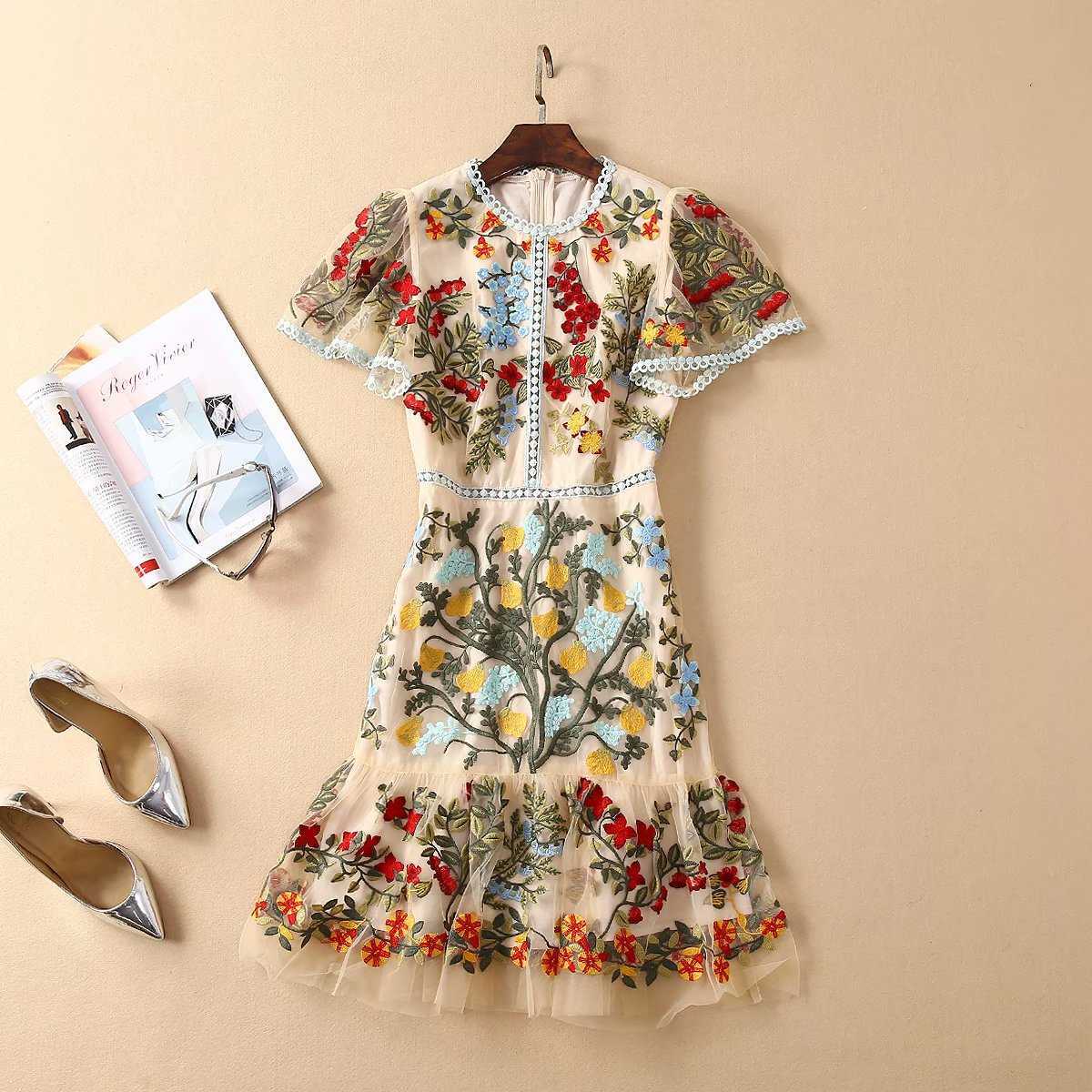 

HIGH QUALITY est Fashion Summer Women's Elegant Guipure Lace Patchwork Luxurious Mesh Embroidery Mini Dress 210526, Mixed color