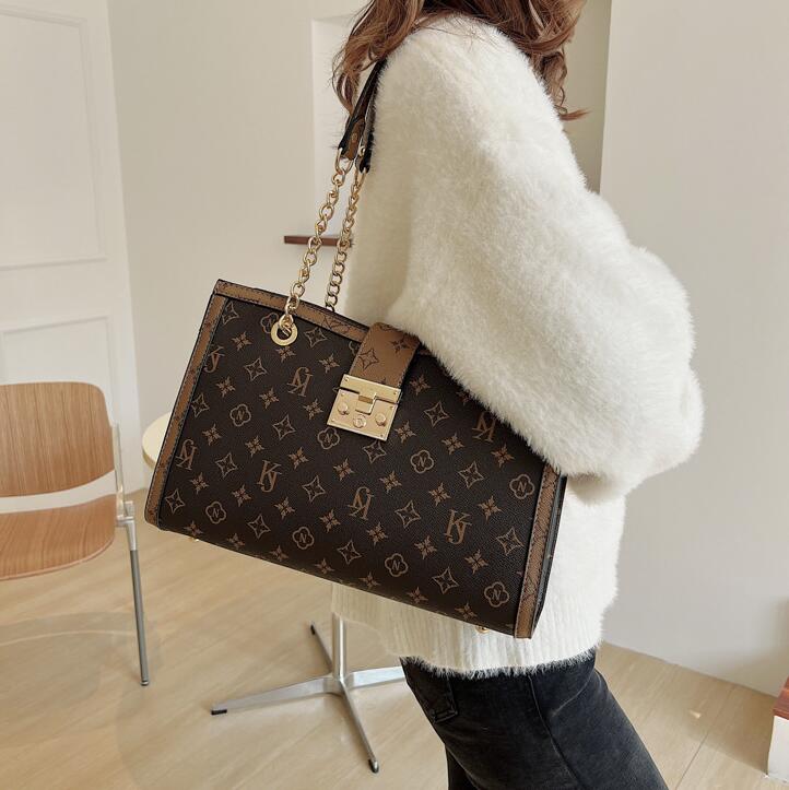 

Wholesale ladies shoulder bags classic printed chain bag street trend contrast leather handbag horizontal multifunctional color matching fashion backpack
