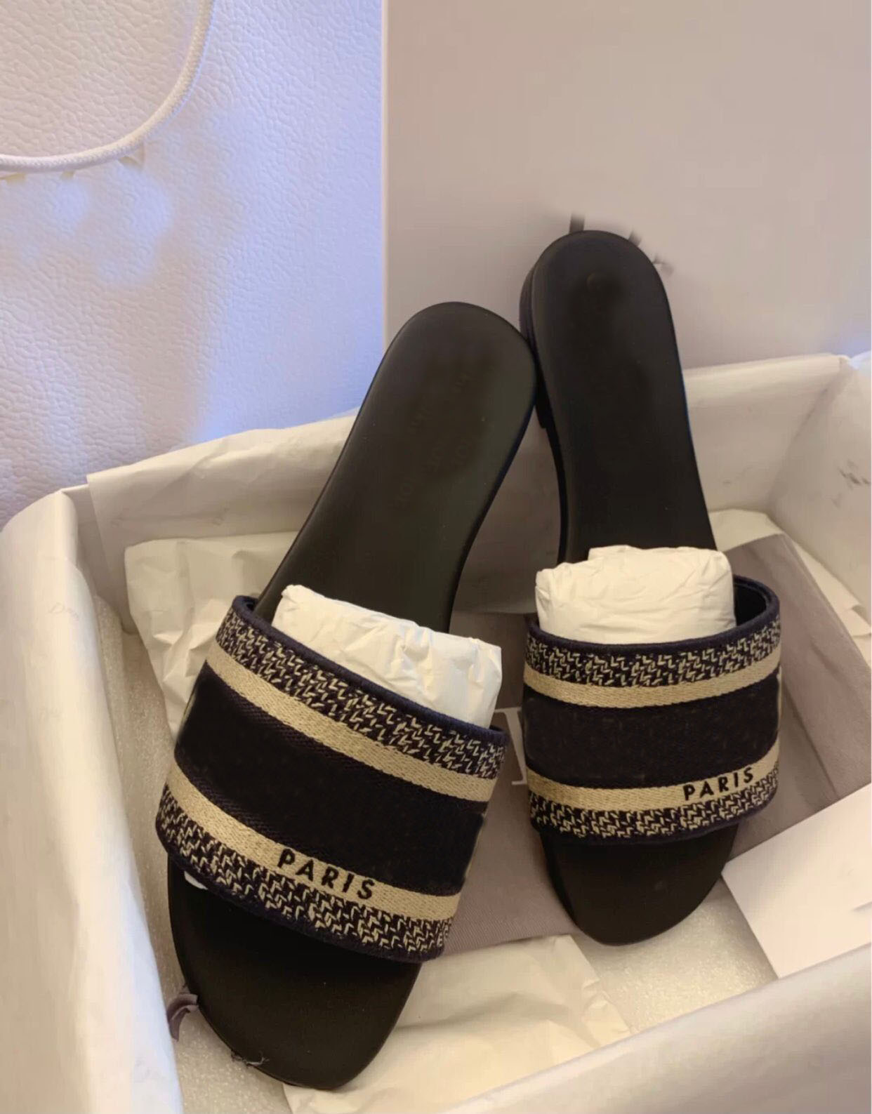 

Perfect Designer Dway Slide D-Stripes Slipper & Sandals Embroidered Cotton Flip Flops Black White Brown Lady Beach Sandalias Mules