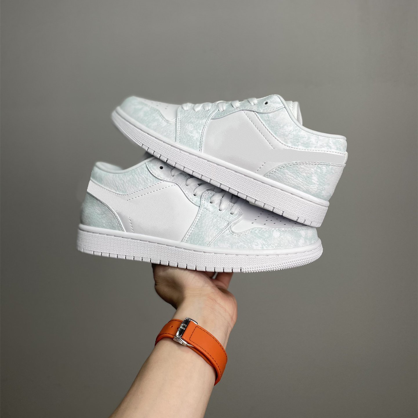 

Triple White women Low Casual Running Shoes 1s Outdoor Runners Sports Sneakers Trainers, 01