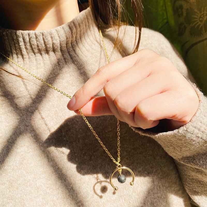 

Pendant Necklaces Saddle Half Moon Lava Stone Essential Oil Diffuser Necklace 8mm Aroma Sweater Chain