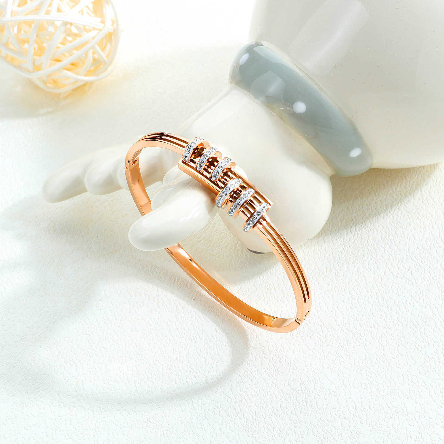 

Tb-199 European and American Hot-selling Rose Gold Women's Bracelets Titanium Steel Gold-plated Bracelets Women Q0722