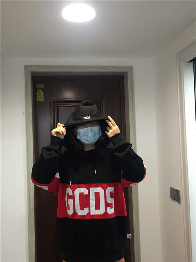 

Gcds Outlet Logo Italian Band High-end Clothing Black White Men and Women Hoodie Fashionable Pullovers in Stock Jksh 0jb6
