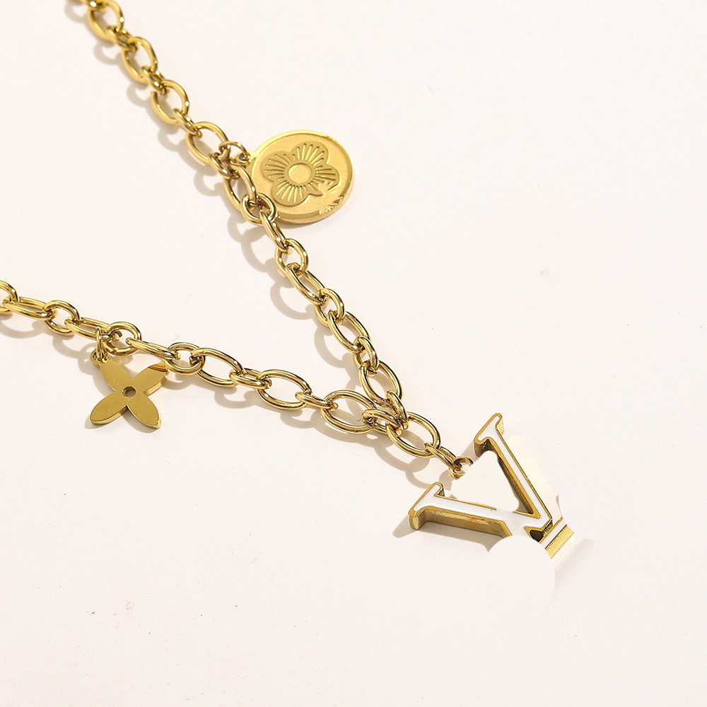 

High Quality Brand Desigenr Printed Back Letter Print Pendant Necklaces Fashion Mens Womens 100% Stainless Steel Collarbone Chain Simple Women Wedding Jewelry Gift