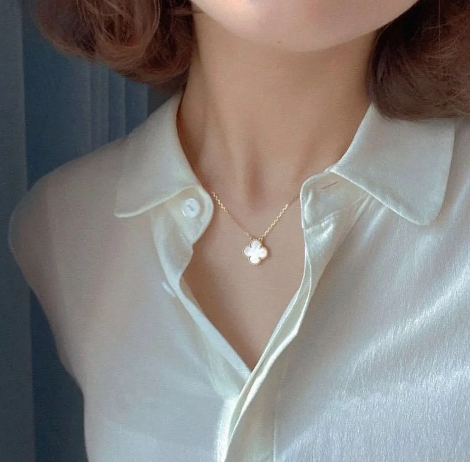 

Fashion Vintage Agate 4/Four Leaf Clover Long Flowers Pendant Necklace Malachite Chain for Women&Girls Valentine's Mother's Day En, Silver