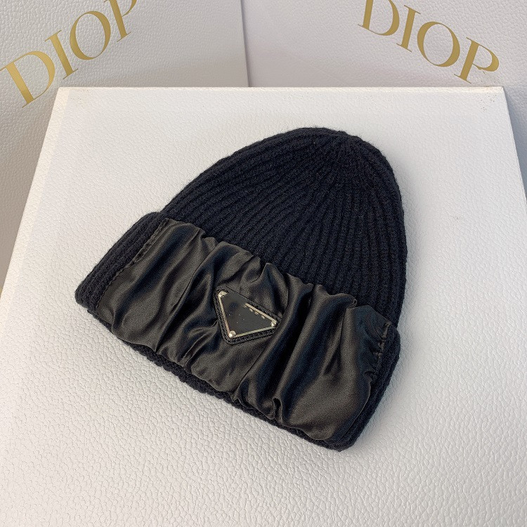 

2022 Designer triangle knitted hat men and women couple casual thicken warm skull cap unisex spring winter Beanie hats