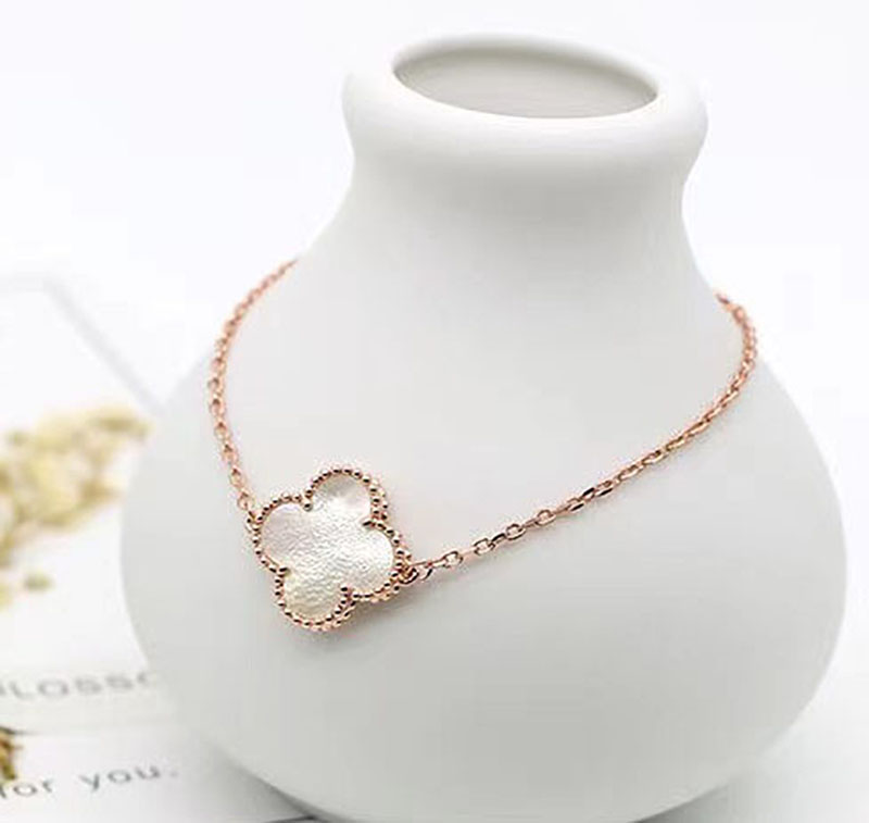 

2021 wholesale high quality Single flower Pendant charm Bracelets Four Leaf Clover 5 colors Link Bracelet 18K Gold for Women Girls Valentine, Golden;silver