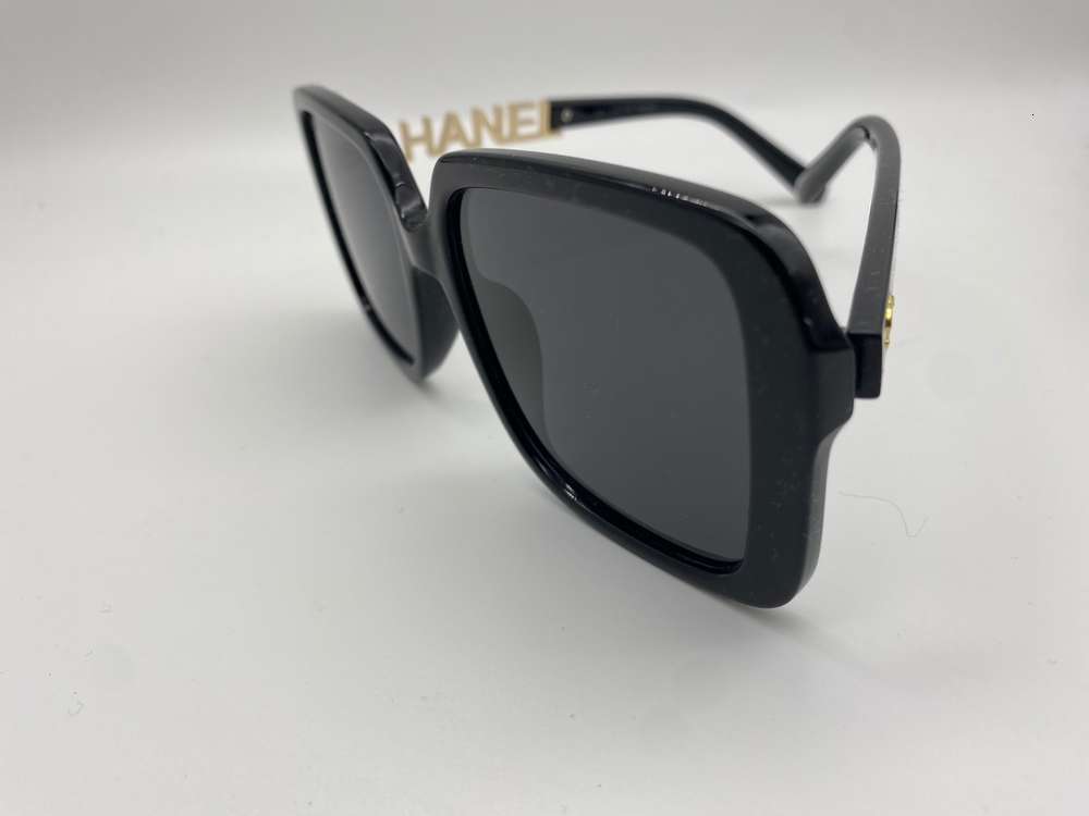 

Square Polarized Sunglasses Women's trendy thin personality light men's Korean seaside travel glasses, White;black