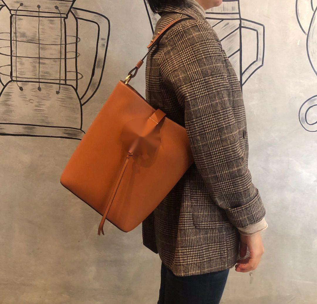 Factory Outlet Luxury Handbags and Storage Outlet Tang Li TB Miller hobo single shoulder Crossbody dual purpose style cow leather women-image-727051864