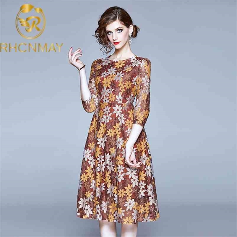 

Summer Lace Dress Work Casual Slim Fashion O-neck Sexy 3/4 Sleeve Hook Flower Hollow Out Dresses Women A-line Vintage 210520, Picture color