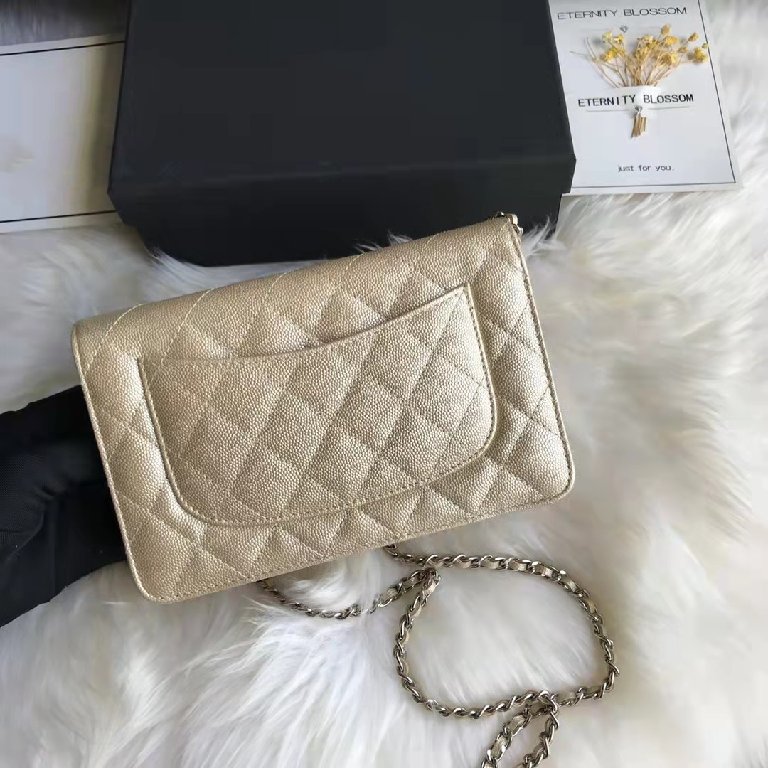 

Leather classic lady chain bag French designer 7A high-end customized quality can be one-shoulder. Oblique span gold and silver buckle selection, Beige