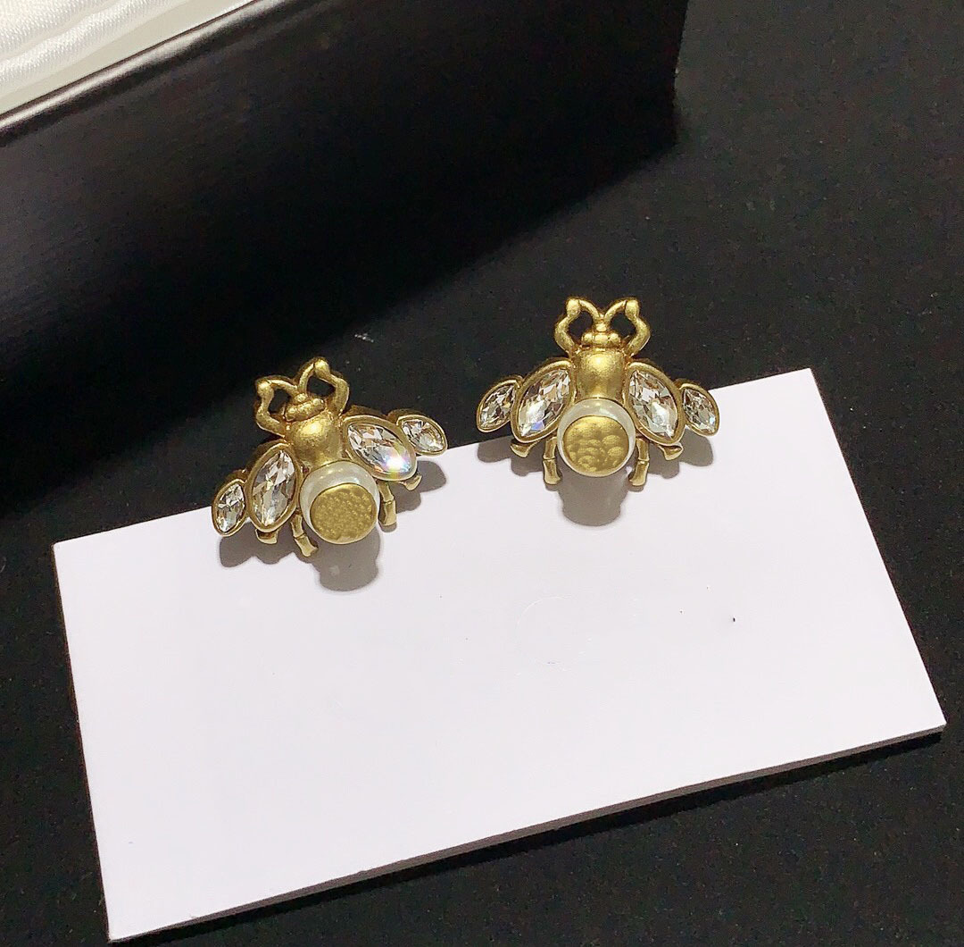 

Fashion Jewelry Net red round inlaid shell hollow letter inlaid with diamond simple Earringsnm 4554, Golden