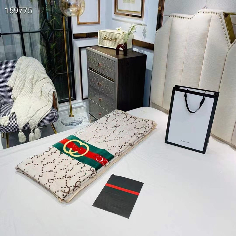 

unisex classical blanket high quality home car hotel blankets luxury letter pattern