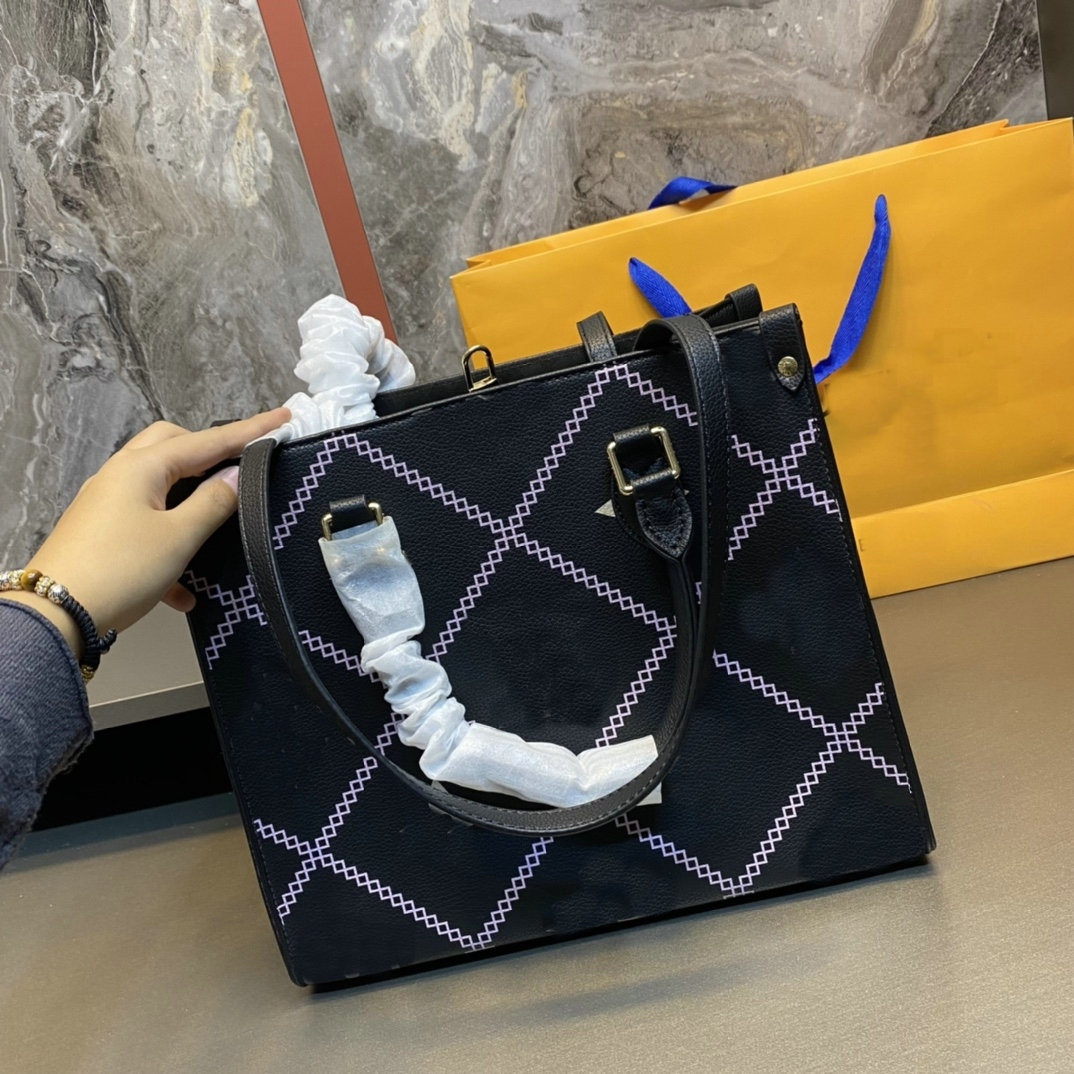 

Ss22 Onthego Bag White Ttricolors Card Wild at Heart Graffiti Womens Designers Luxurys Crossbody Shoulder Bags Mini On the go Shopping HandBags, Customize