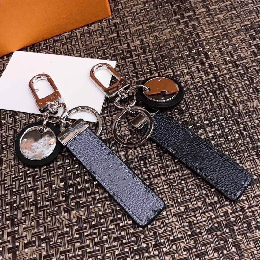

New gift Gold Keychains Brand Designer Key Chain Mens Luxury Car Keyring Womens Buckle Keychain Handmade Leather Men Women Bags Pendant Accessories, Silver