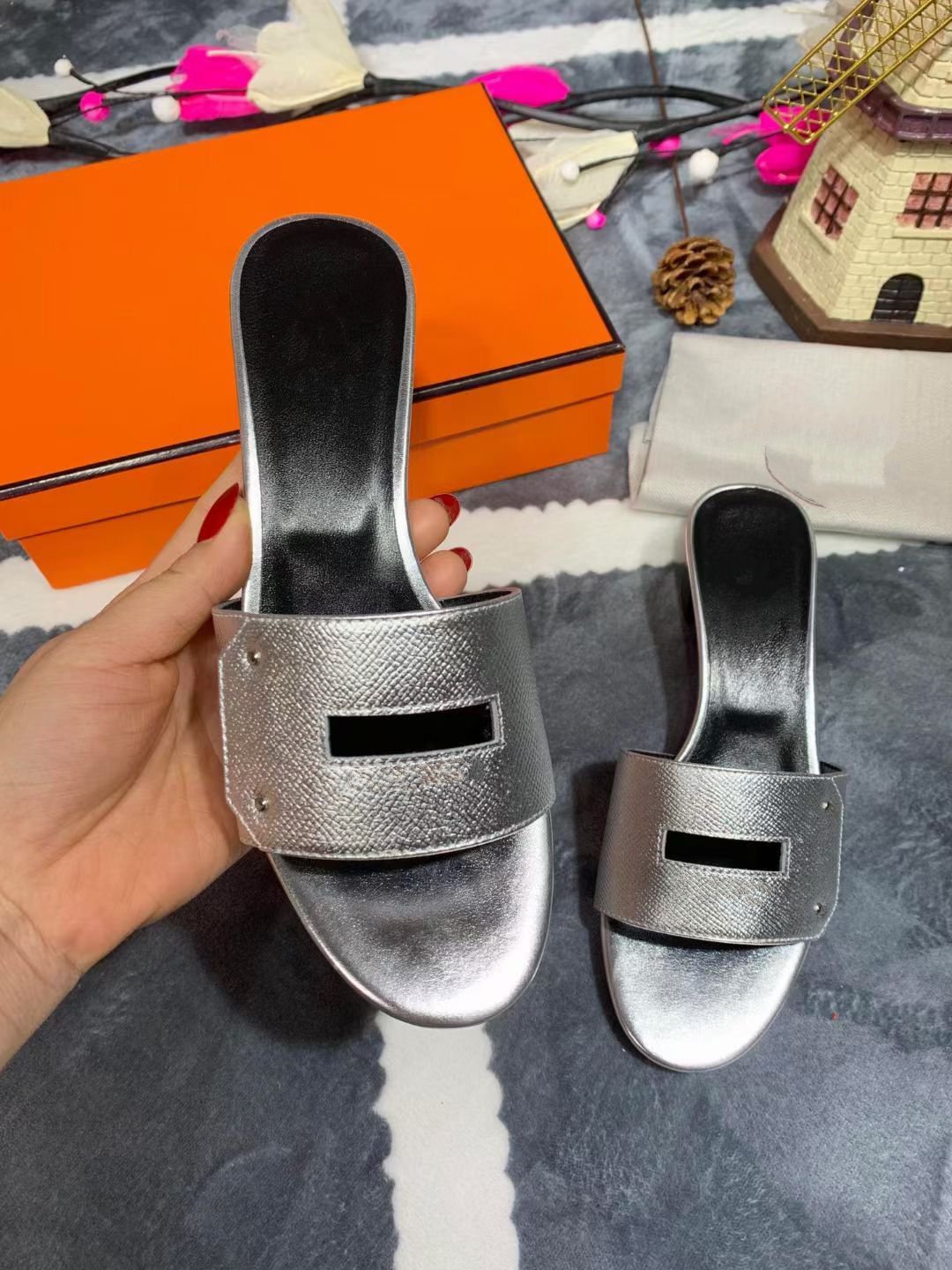 

Fashion Paris Womens Beautiful Scuffs Shoes Summer Beach Slides Girls Flat Slippers Ladies Flip Flops Loafers with h kjhSS002