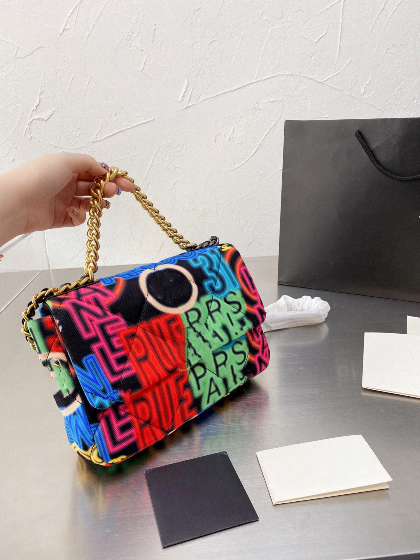 

2021 High-end Flap bag summer season color cloth fluorescent Overall modelling continuation of the classic elements and more particularly, Multi-color